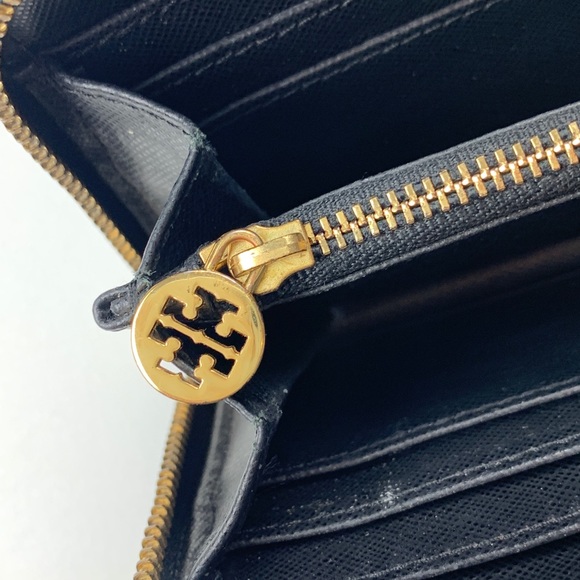 🎉SOLD🎉Tory Burch Black Full Zip Around Wallet - Picture 7 of 8